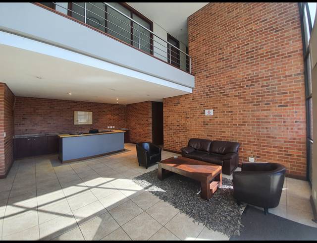 1,929M² WAREHOUSE TO LET IN CROWN